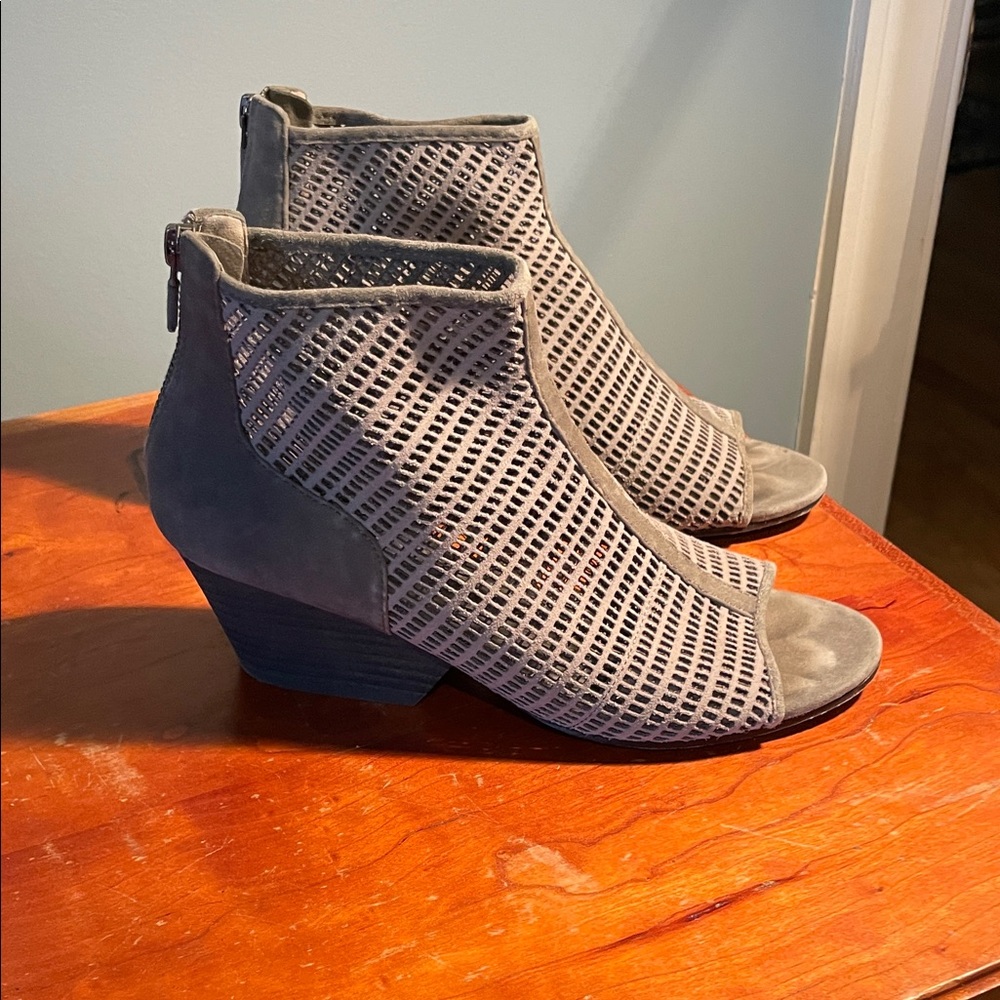 Eileen Fisher Gray Wedge Peep-Toe Booties 7-1/2